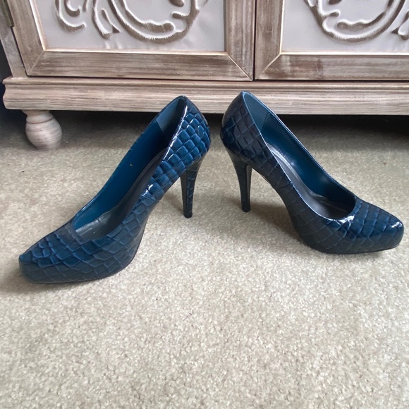 Call It Spring Teal Blue Faux Croc Pumps, Size 39 - Picture 2 of 8